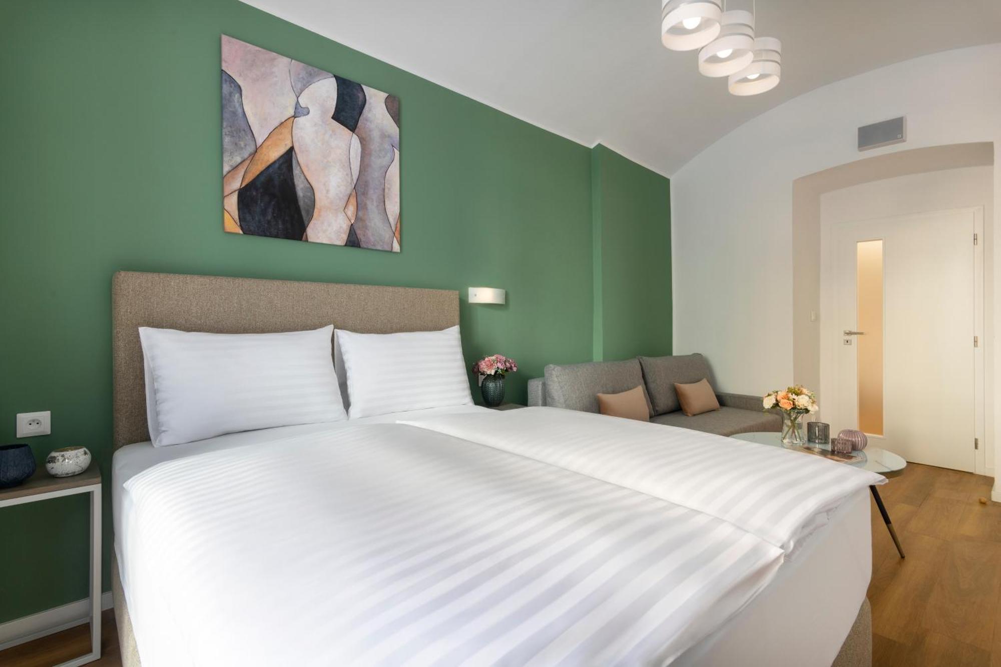 Apartahotel Hidden Art Boutique By Dwellfort 4*